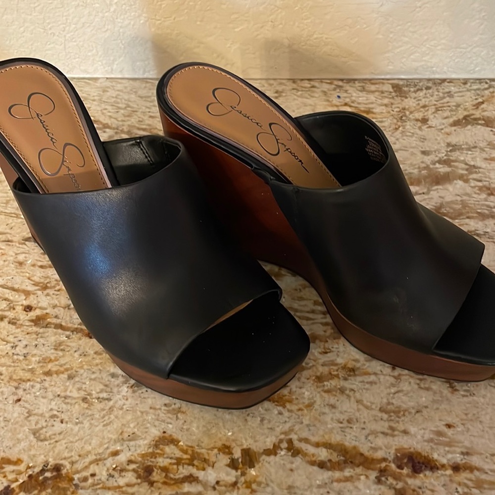 Never worn ! Wedges ! Very comfortable!